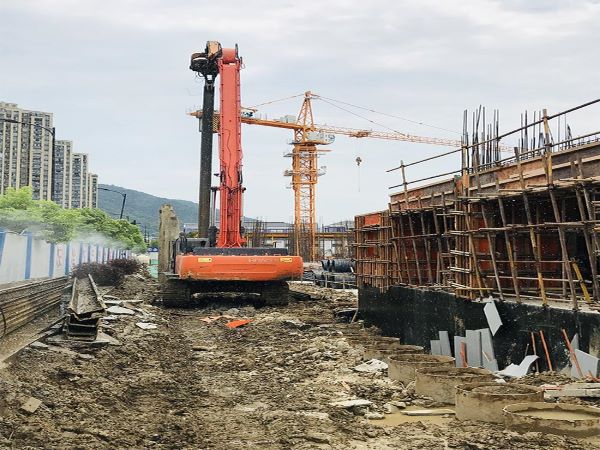 pc工法組合鋼管樁的導(dǎo)樁架要如何進行安裝呢